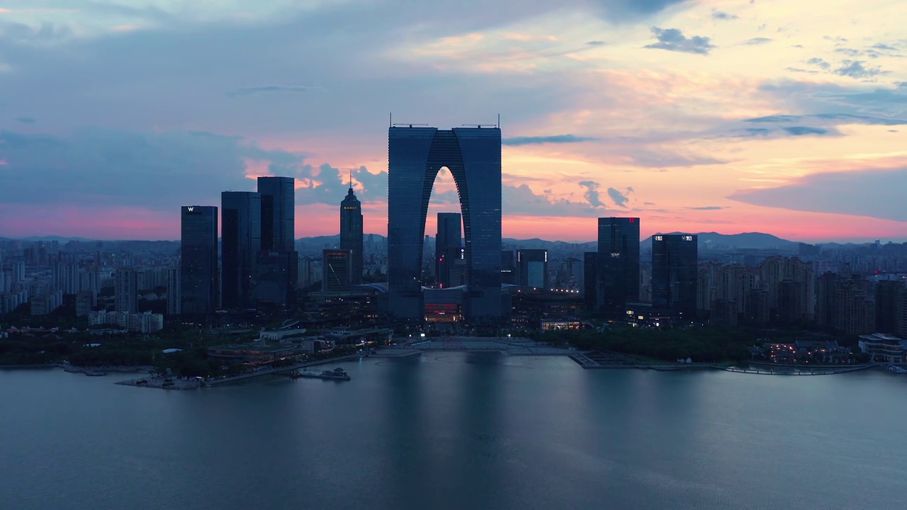 暴风雨后苏州园区金鸡湖晚霞视频素材