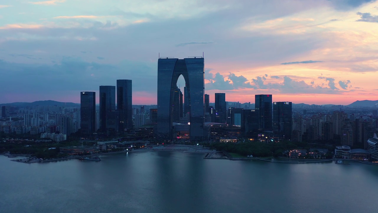 暴风雨后苏州园区金鸡湖晚霞视频素材