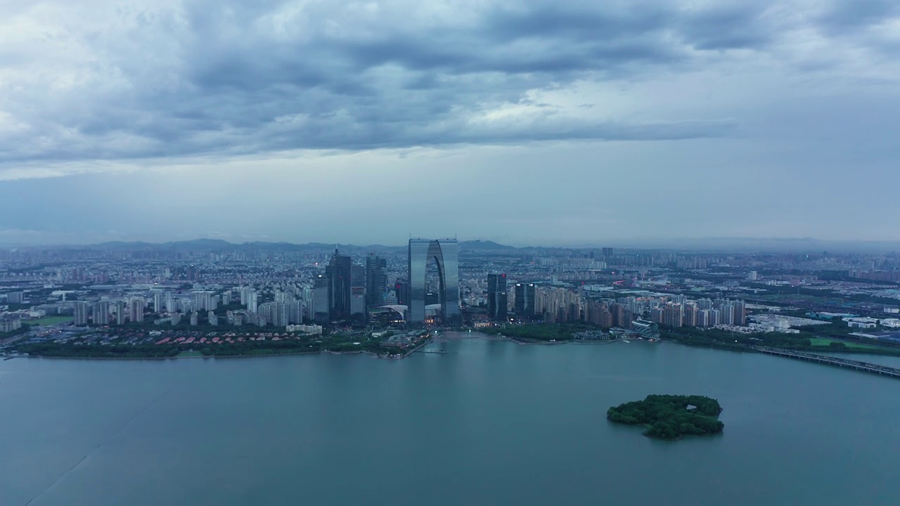 暴风雨来临前的苏州园区航拍视频素材