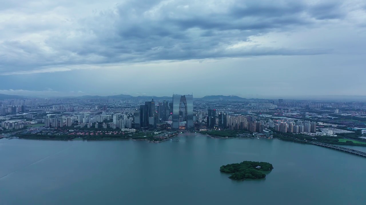 暴风雨来临前的苏州园区航拍视频素材