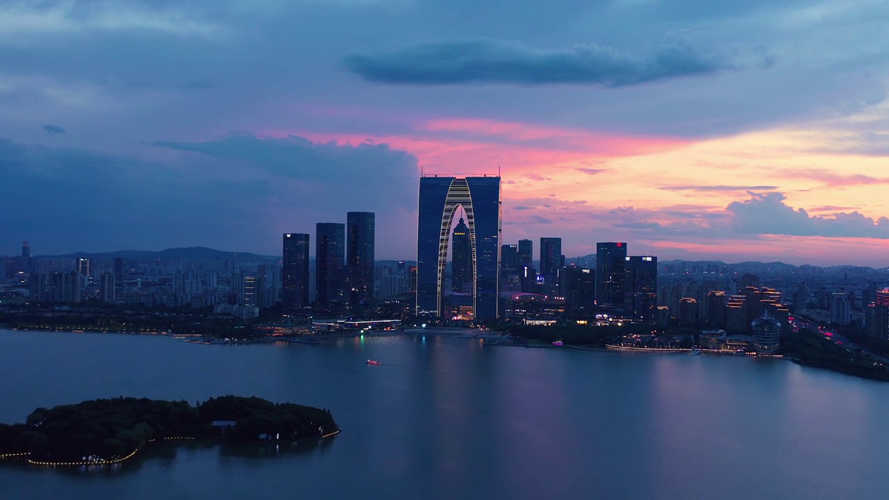 暴风雨后苏州园区金鸡湖晚霞视频素材