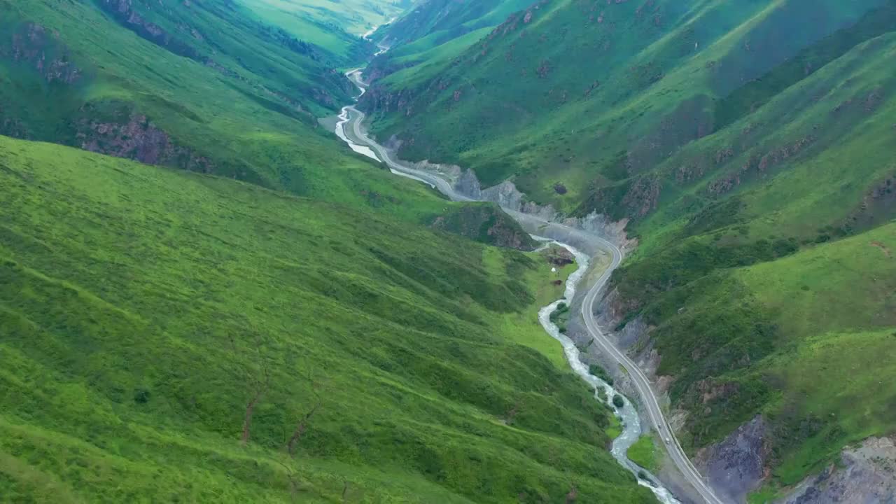 独库公路玉希莫勒盖达坂航拍视频素材