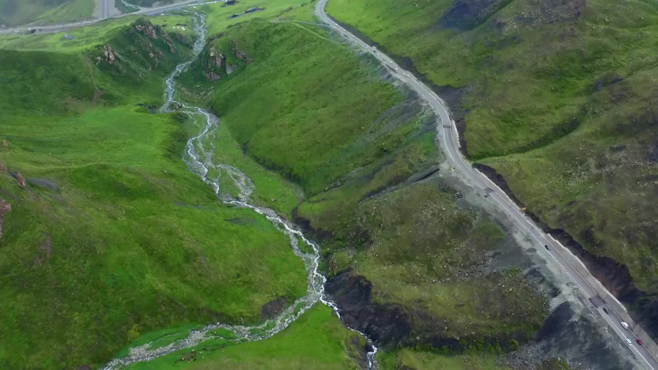 独库公路玉希莫勒盖达坂航拍视频素材