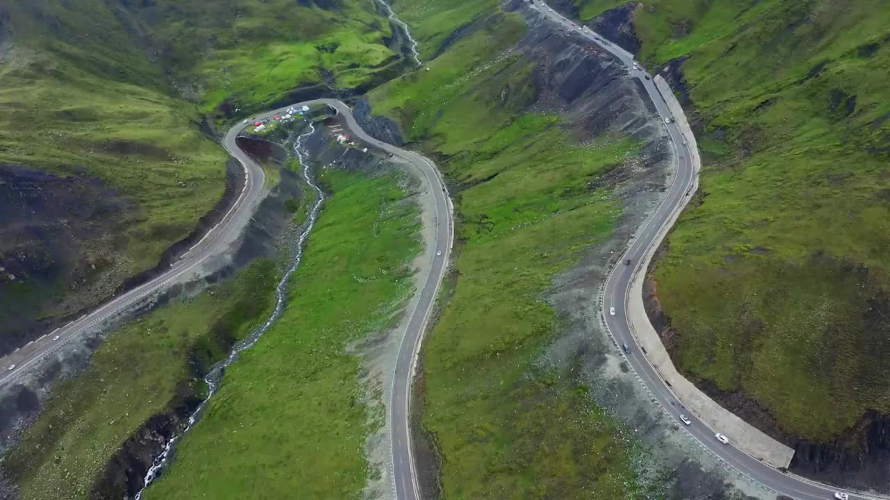 独库公路玉希莫勒盖达坂航拍视频素材