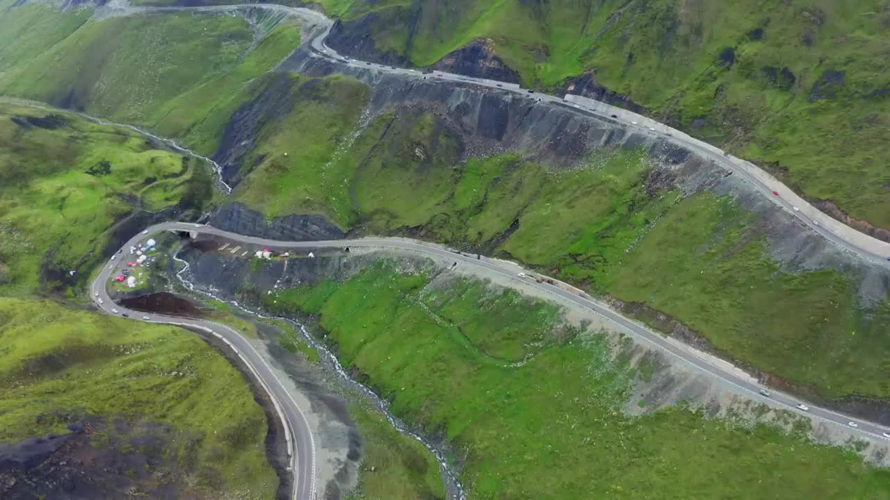 独库公路玉希莫勒盖达坂航拍视频素材