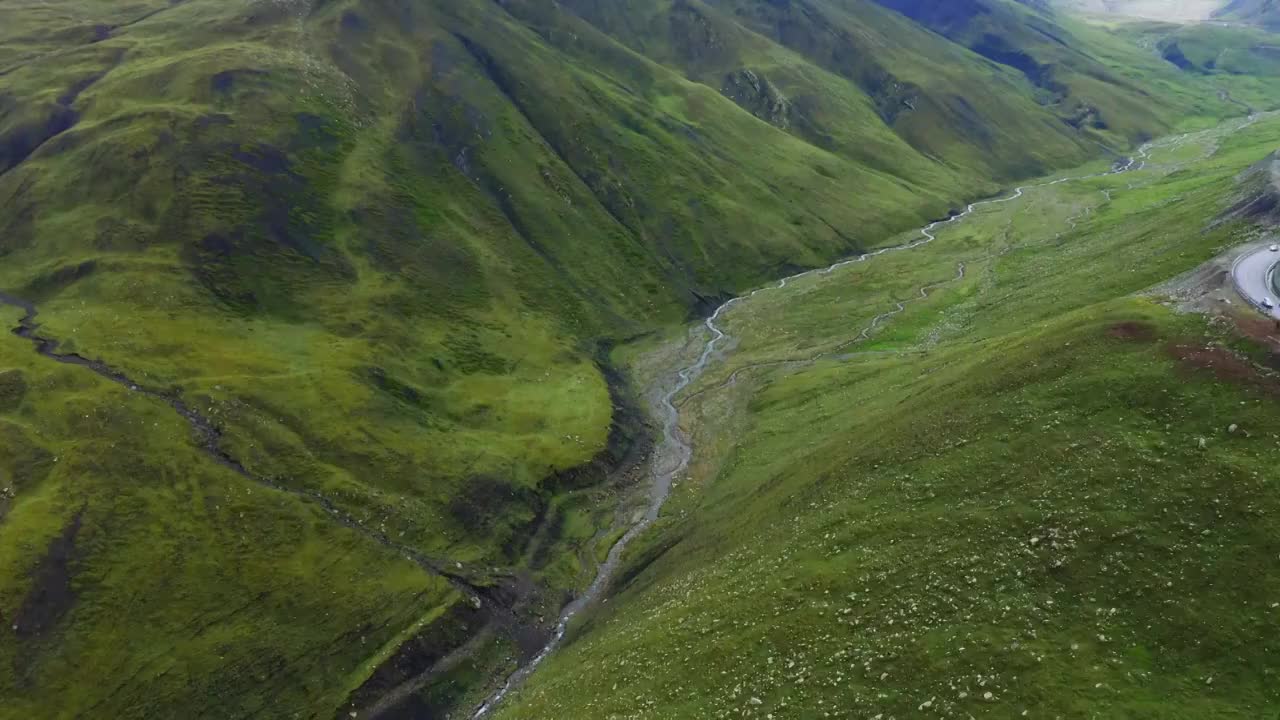 独库公路玉希莫勒盖达坂航拍视频素材