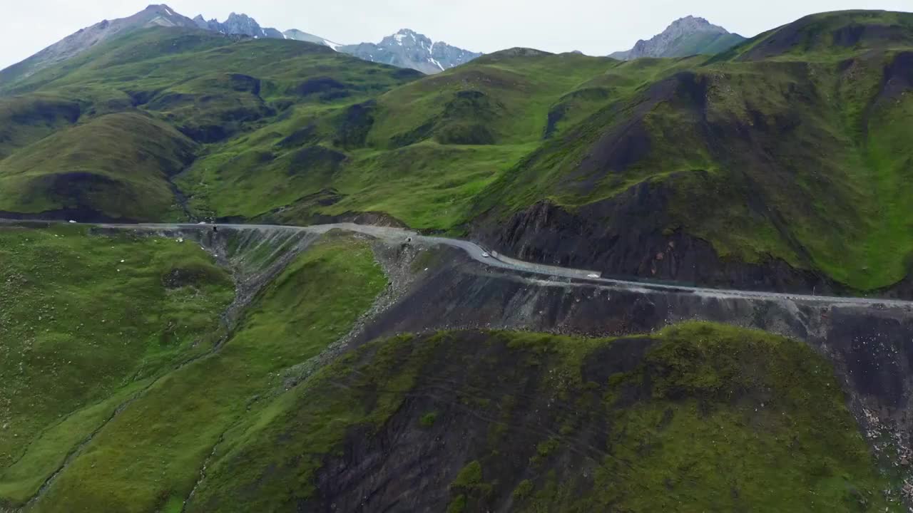 独库公路玉希莫勒盖达坂航拍视频素材