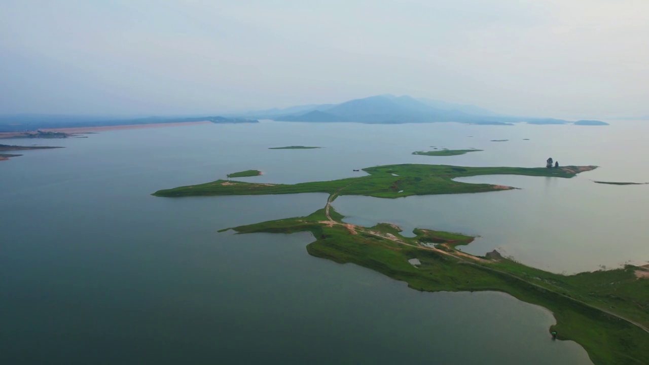 航拍湖心岛落日视频素材