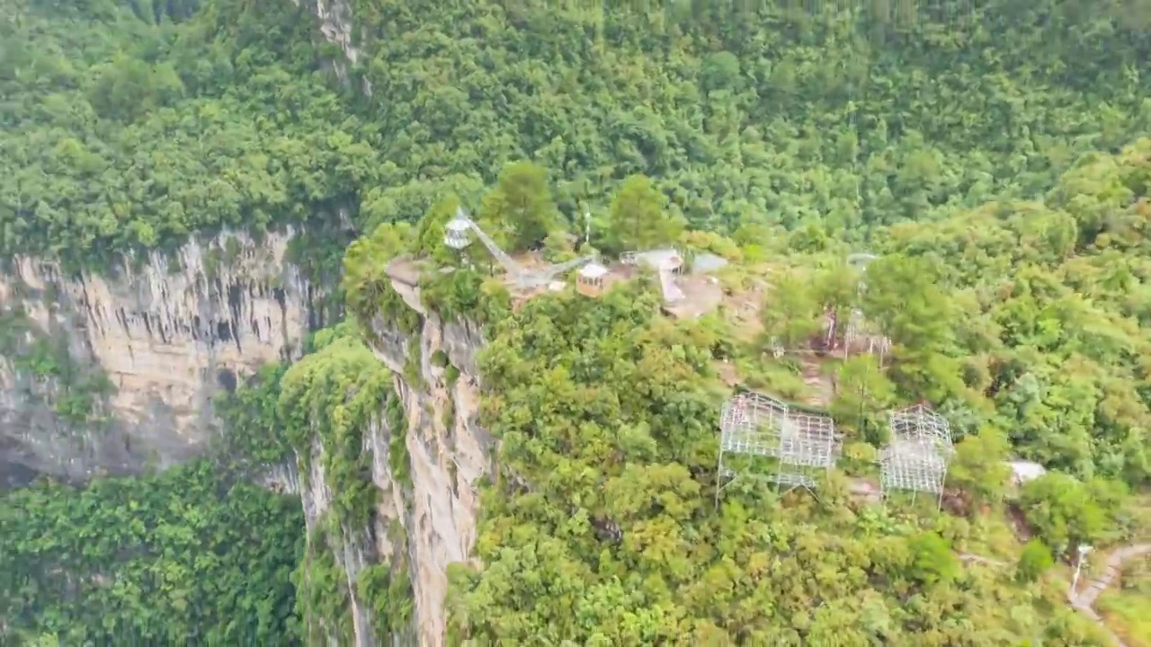 贵州平塘的天坑群和罗甸的大小井连成一片视频素材