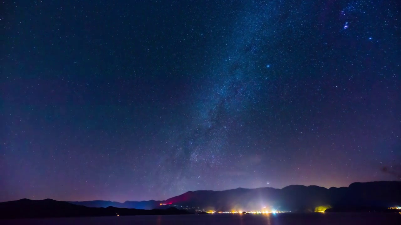 泸沽湖夜晚的银河视频素材