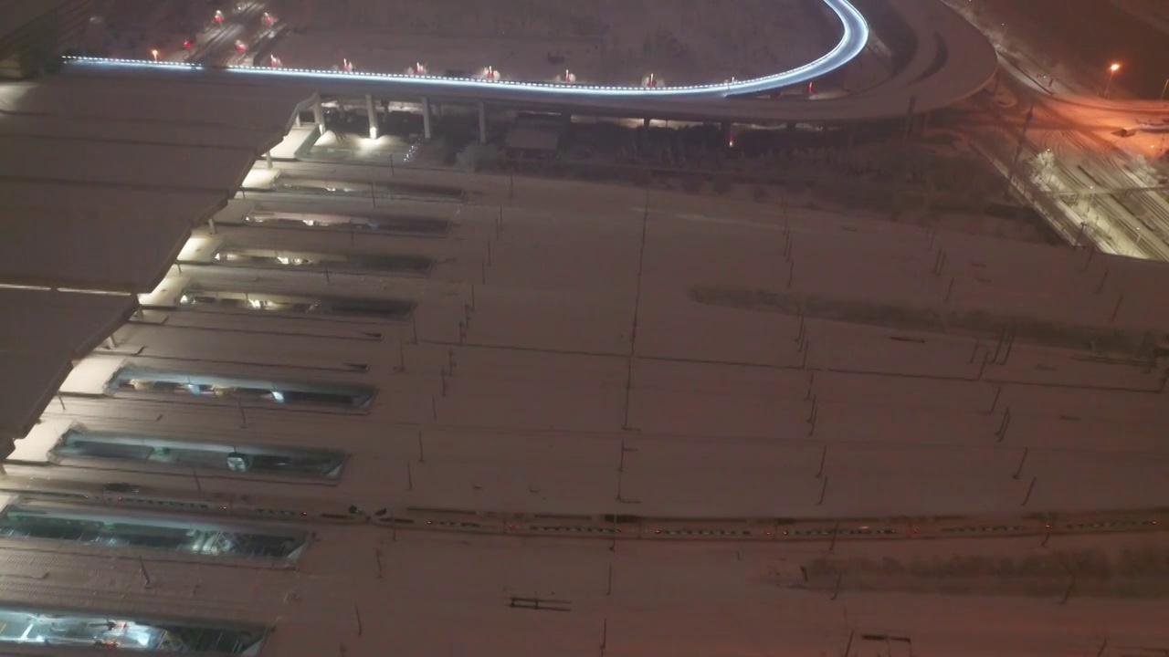 河南郑州高铁站郑州东站冬季雪景夜景航拍视频素材