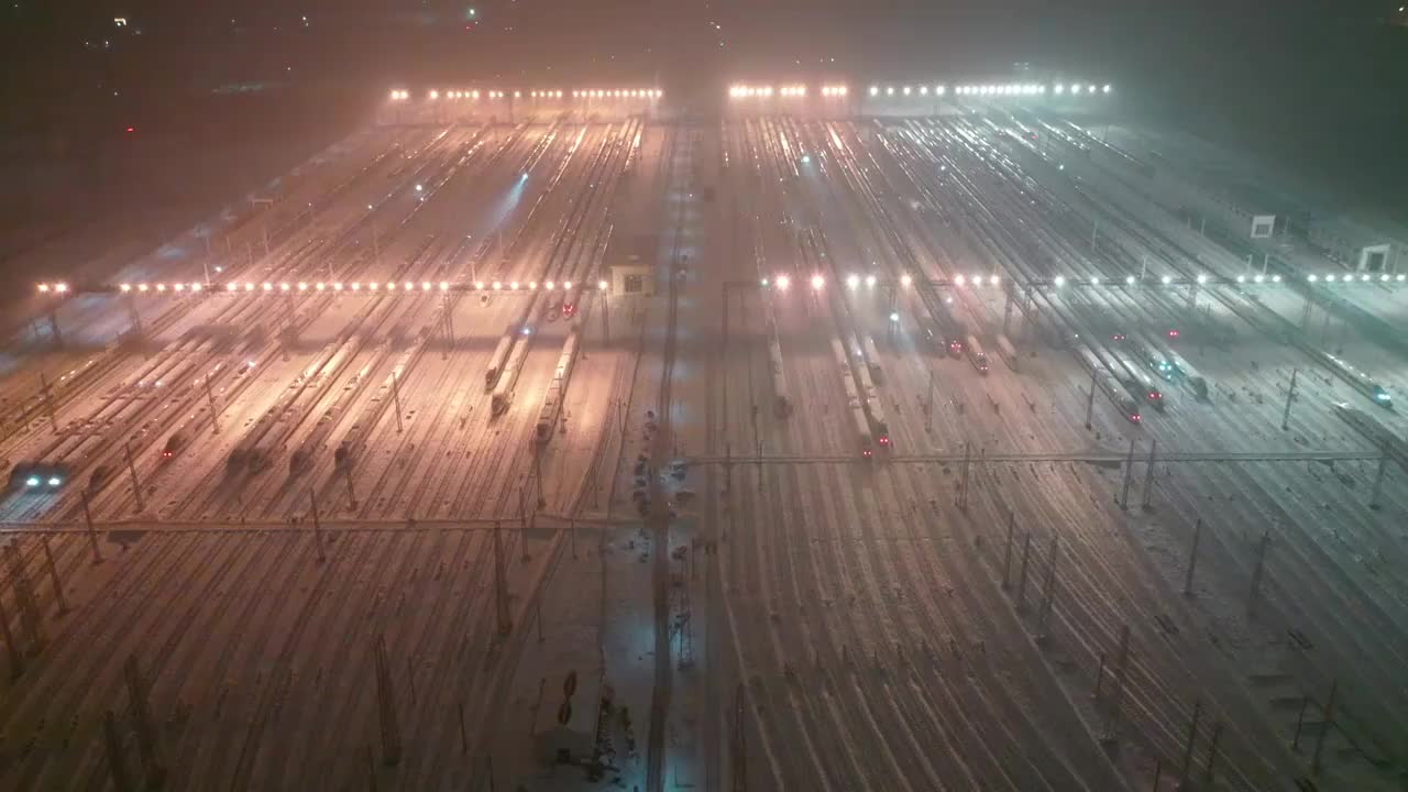 中国高铁河南郑州动车段冬季雪景夜景航拍视频素材