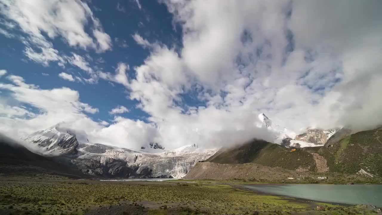 萨普神山云卷云舒视频素材