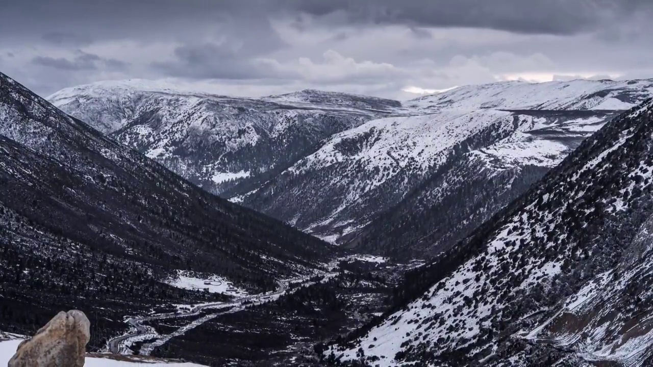 海子山雪山风光视频素材