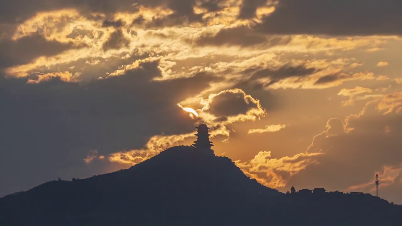 朝霞中的定都阁日出视频素材