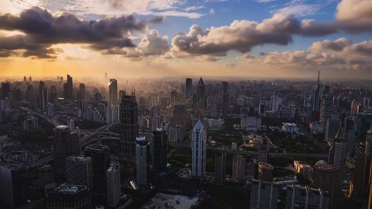 上海台风天浦西市区耶稣光视频素材