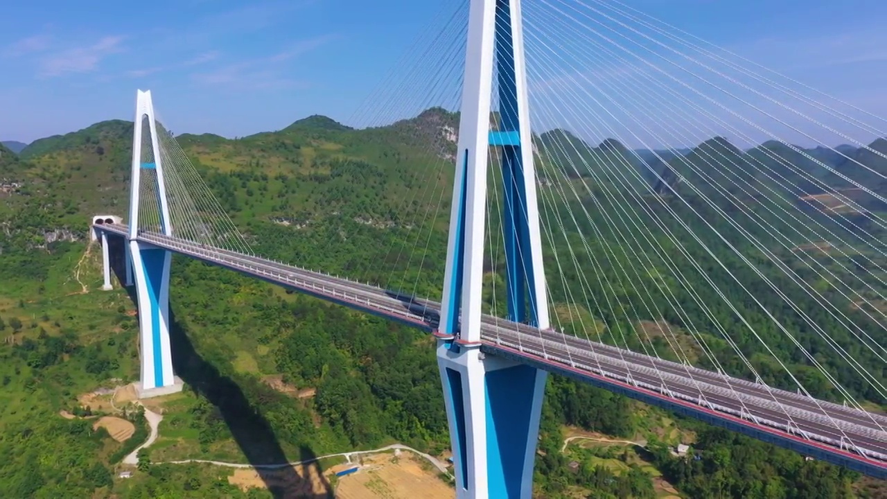 贵州余安高速公路天空之桥平塘大桥视频素材