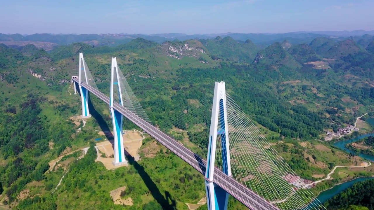 贵州余安高速公路天空之桥平塘大桥视频素材