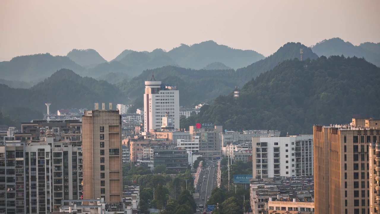 安徽省黄山市屯溪区市区夏季市中心车流视频素材