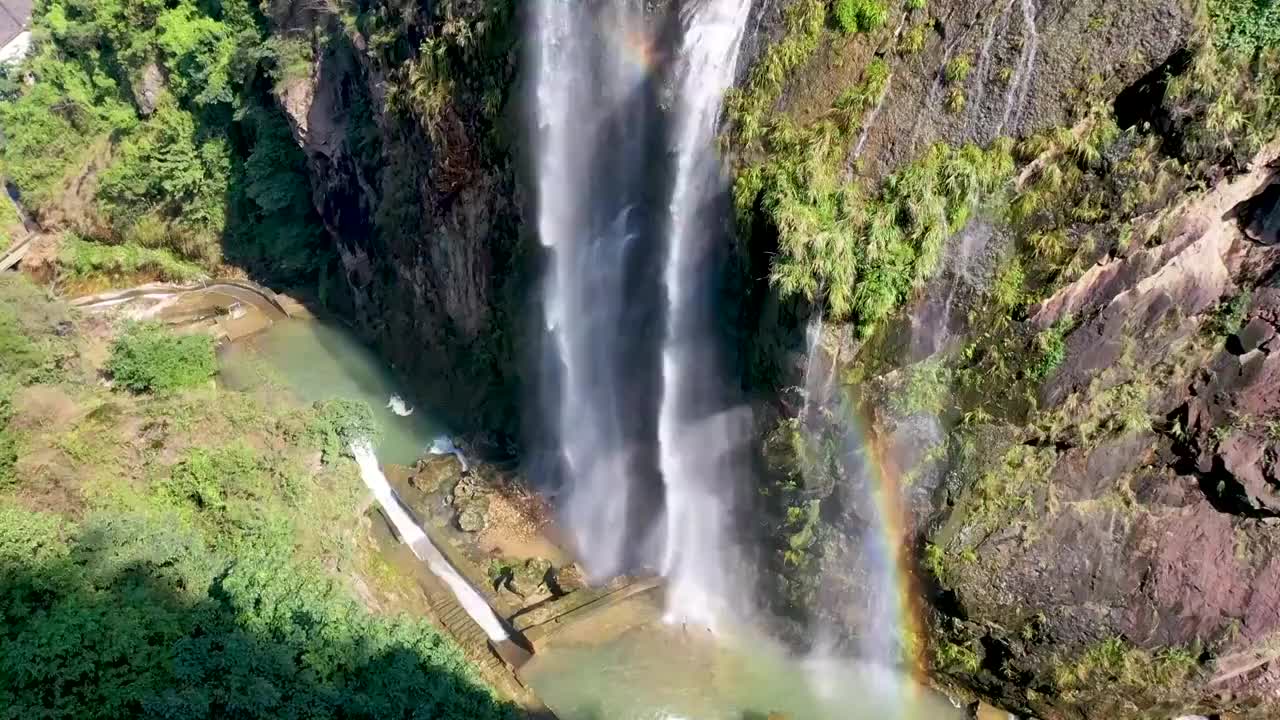 浏阳凤凰峡漂流大瀑布和彩虹视频素材