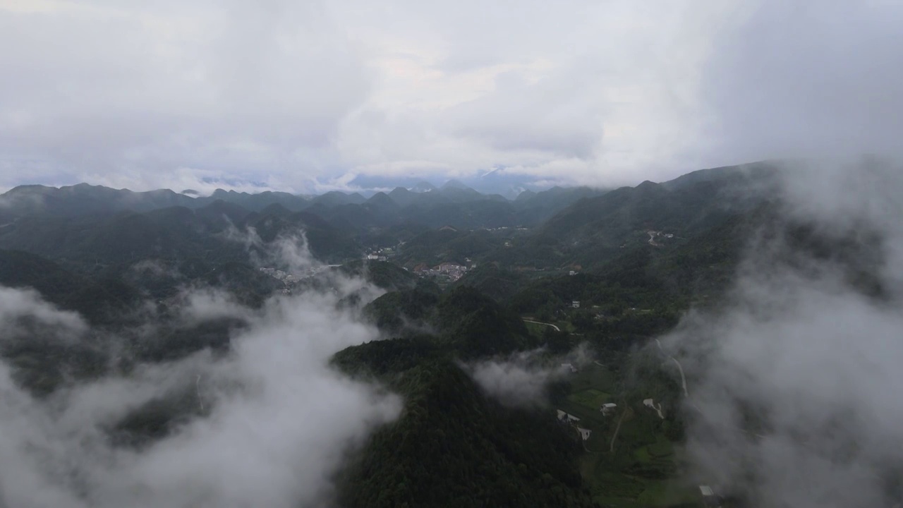 航拍山中雨后的云雾视频素材