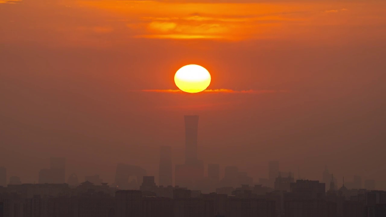 北京市市中心中国尊国贸CBD太阳日出升起视频下载