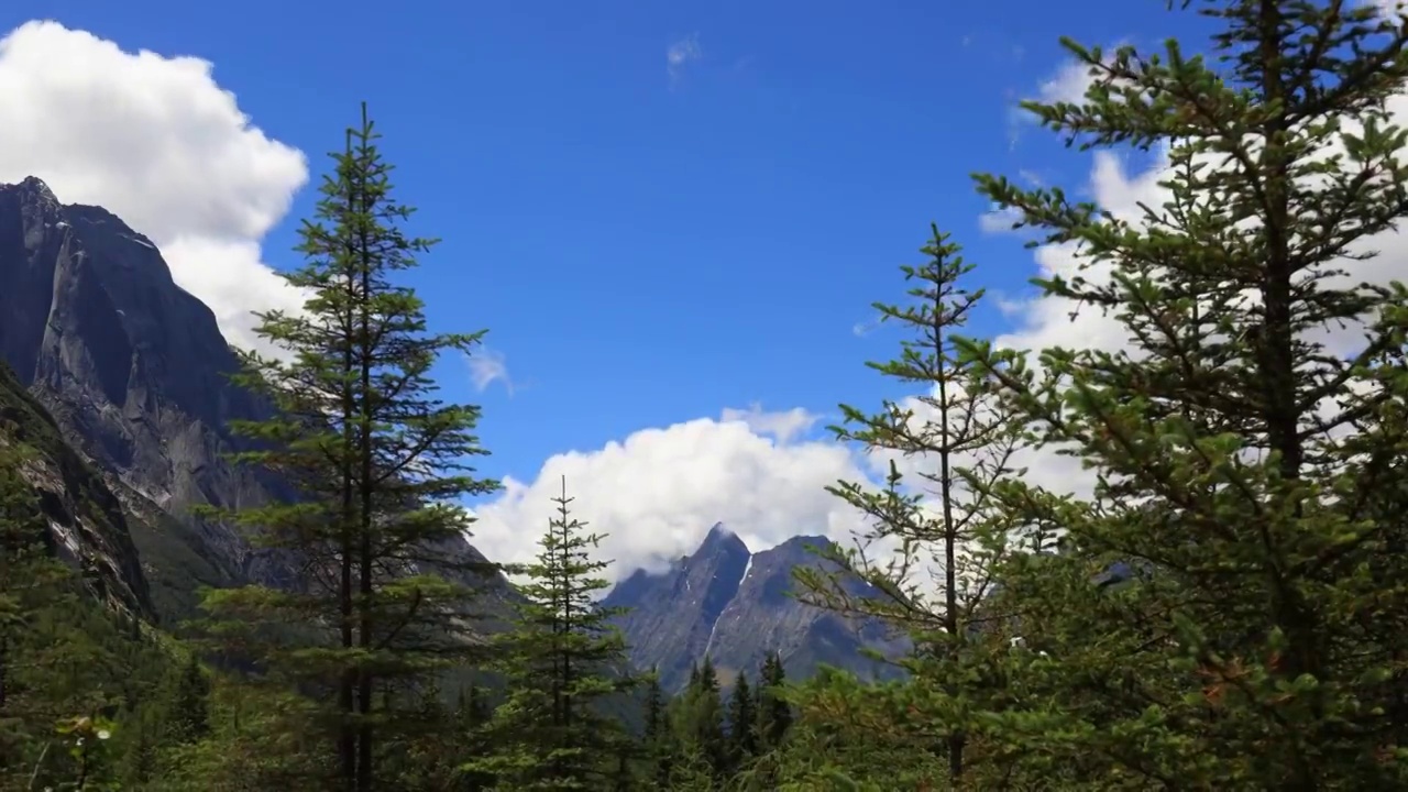 四川 阿坝州 四姑娘山 云  蓝天视频素材