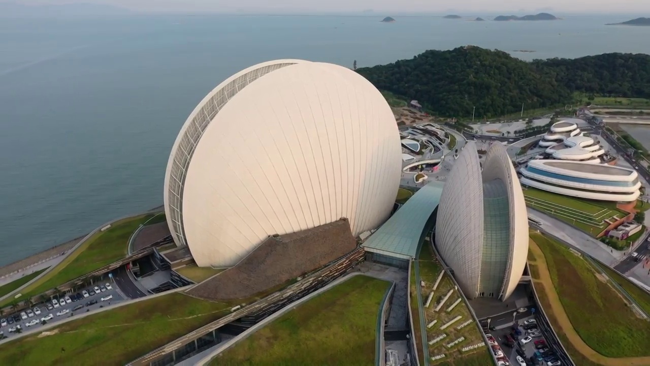 航拍广东珠海歌剧院（日月贝）城市地标风光视频素材