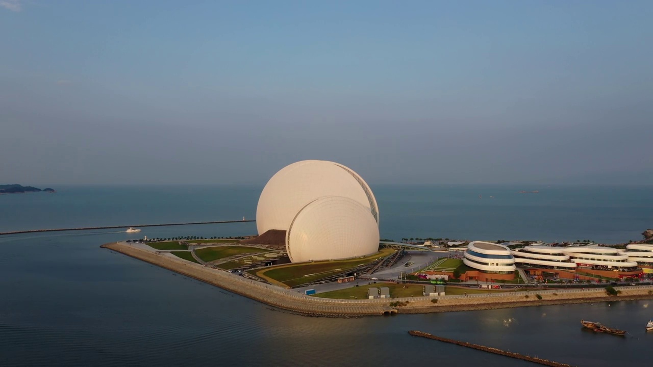 航拍广东珠海歌剧院（日月贝）城市地标风光视频素材