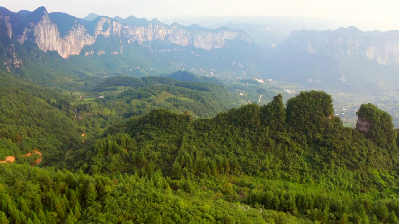 航拍湖北恩施大峡谷朝天笋视频素材