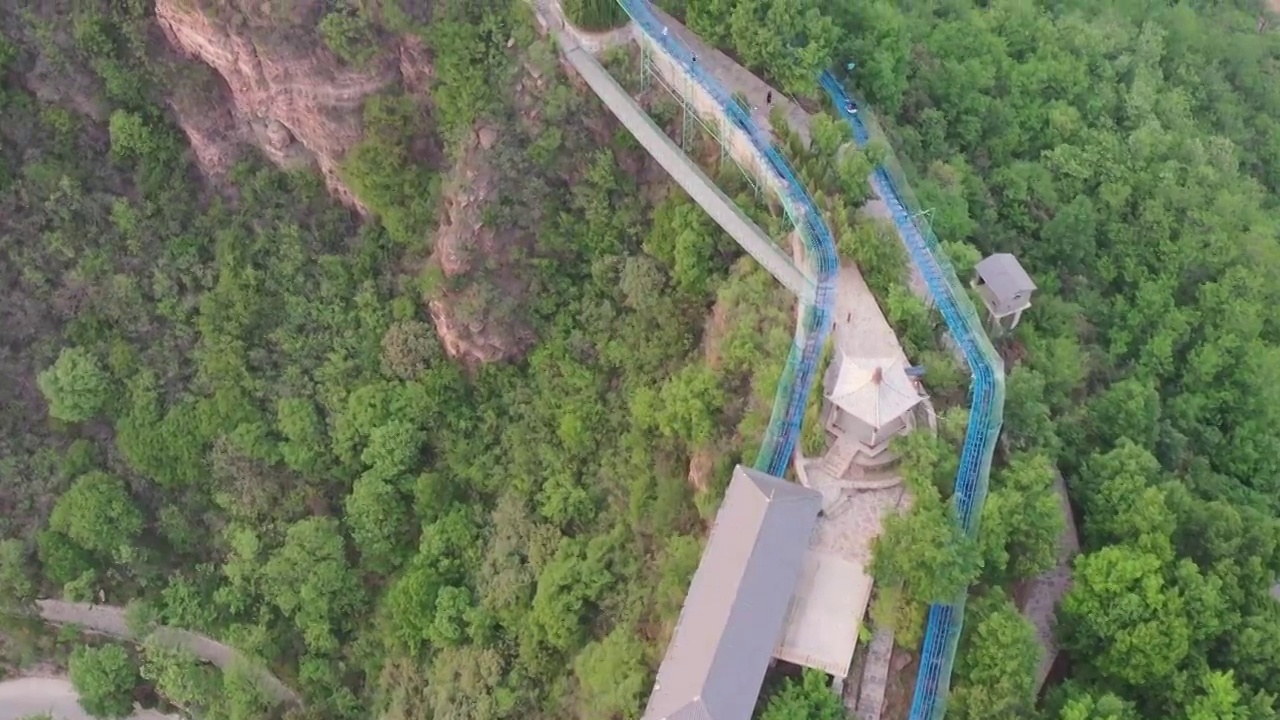 航拍河北京娘湖景区太行山峡谷河流地缝自然风光视频素材