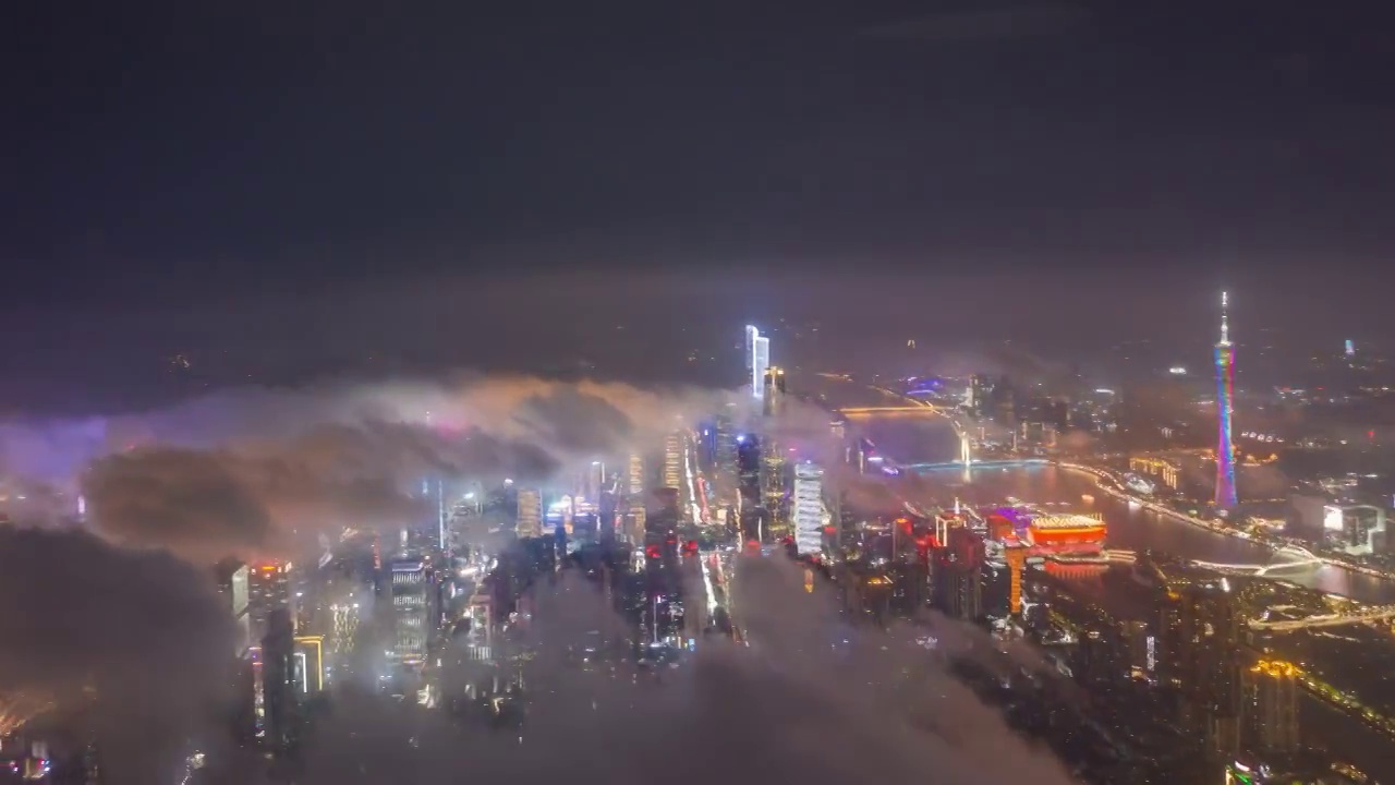 航拍大雨之后空中云雾翻涌的广州夜景视频素材