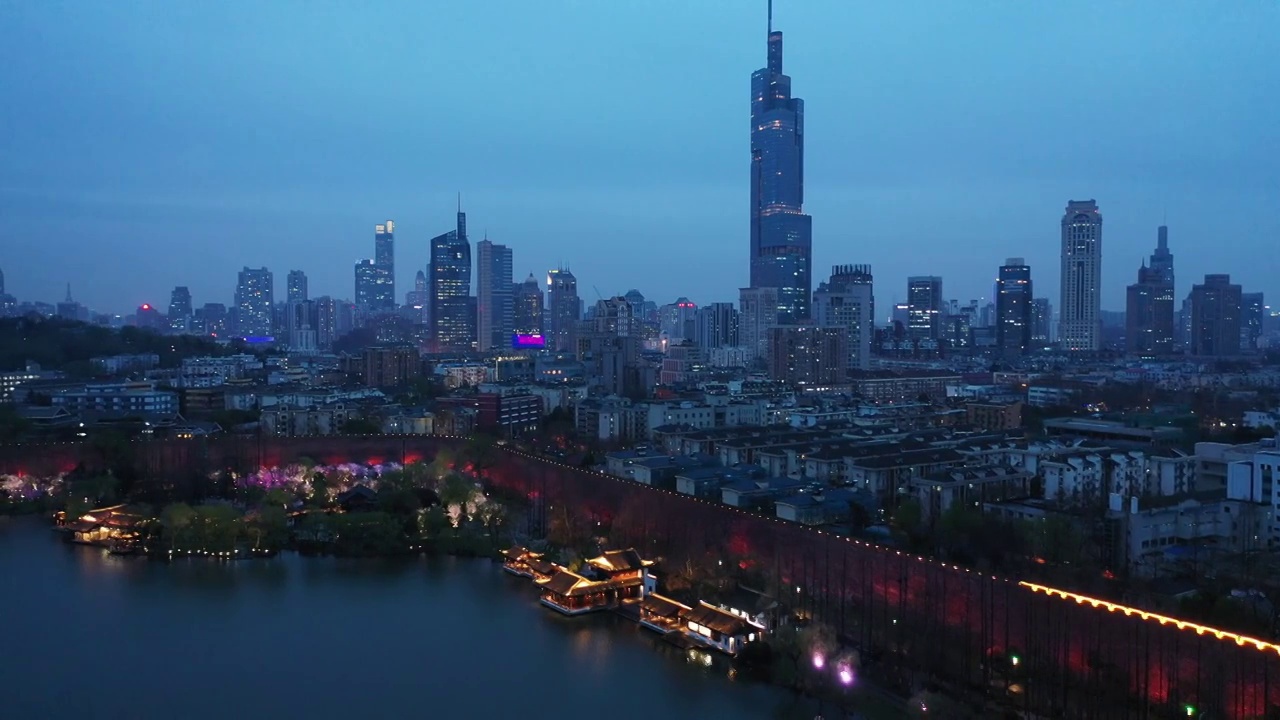 南京玄武湖公园，南京明城墙台城景区夜赏樱花视频素材