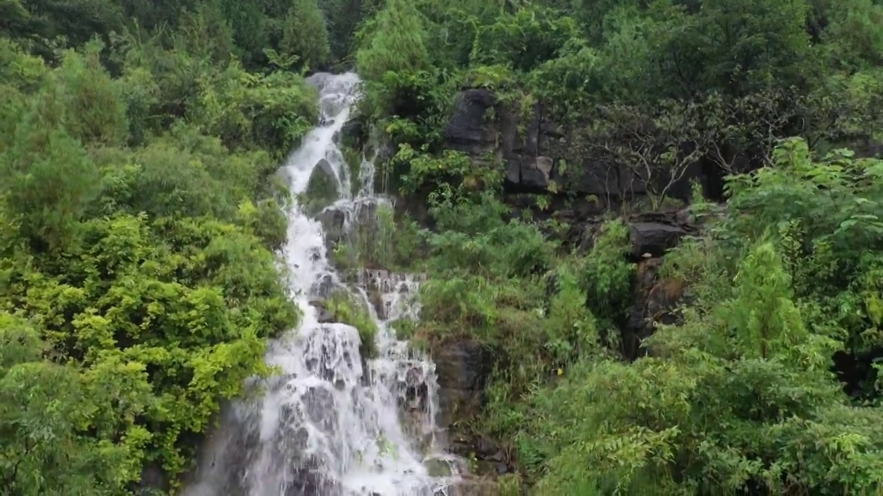 山东枣庄山亭飞瀑流泉美景视频素材