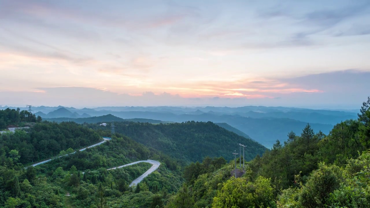 中国贵州黔南龙里油画大草原山顶日落视频素材