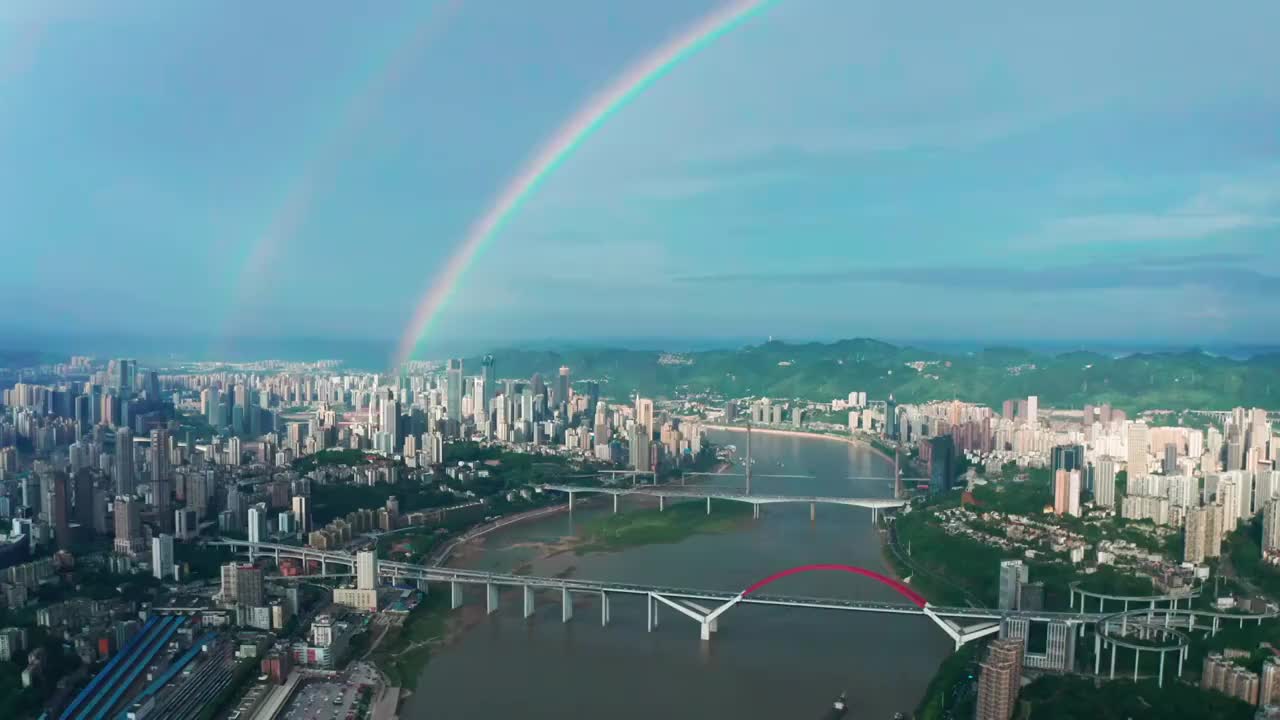 航拍重庆都市雨后彩虹视频素材