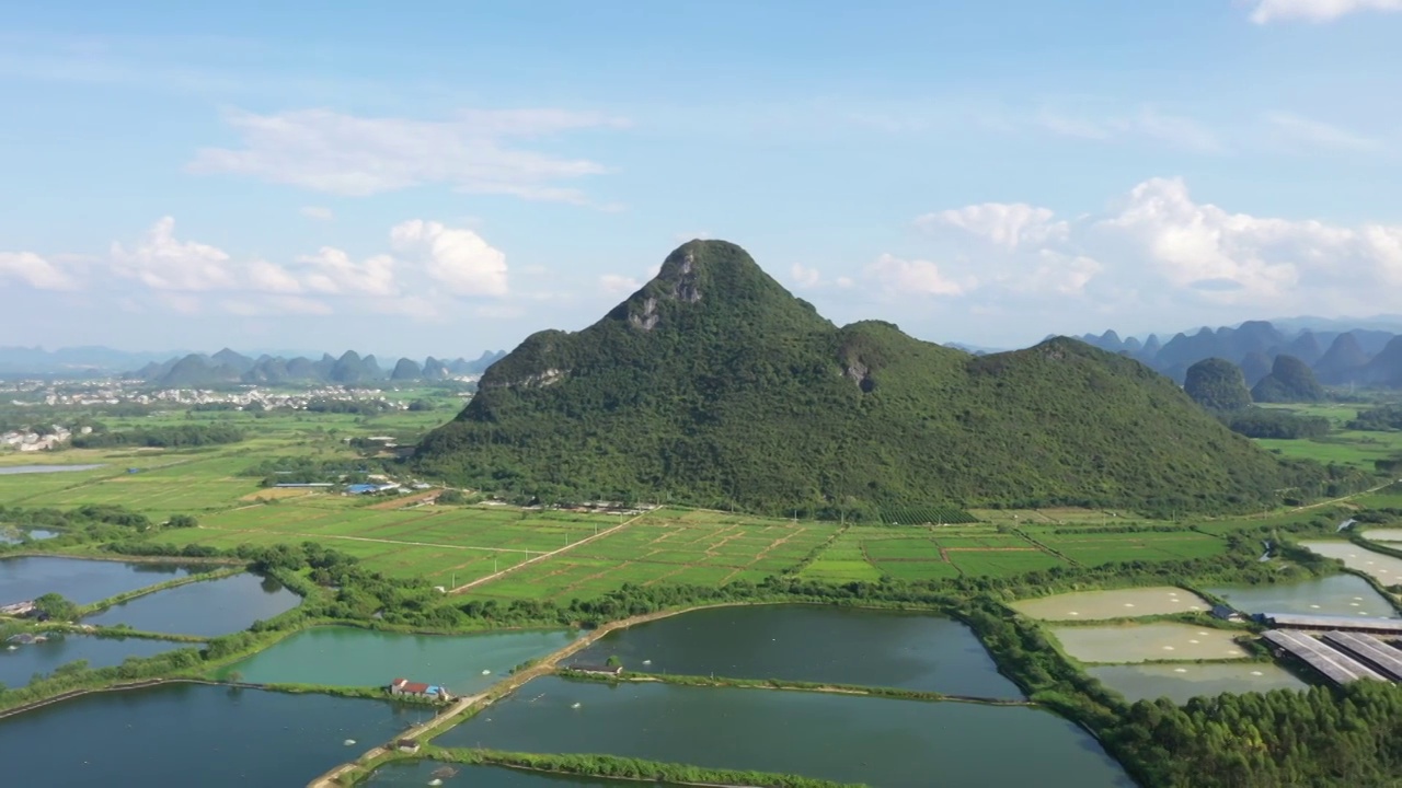 蓝天白云下桂林山间大片的鱼塘视频素材