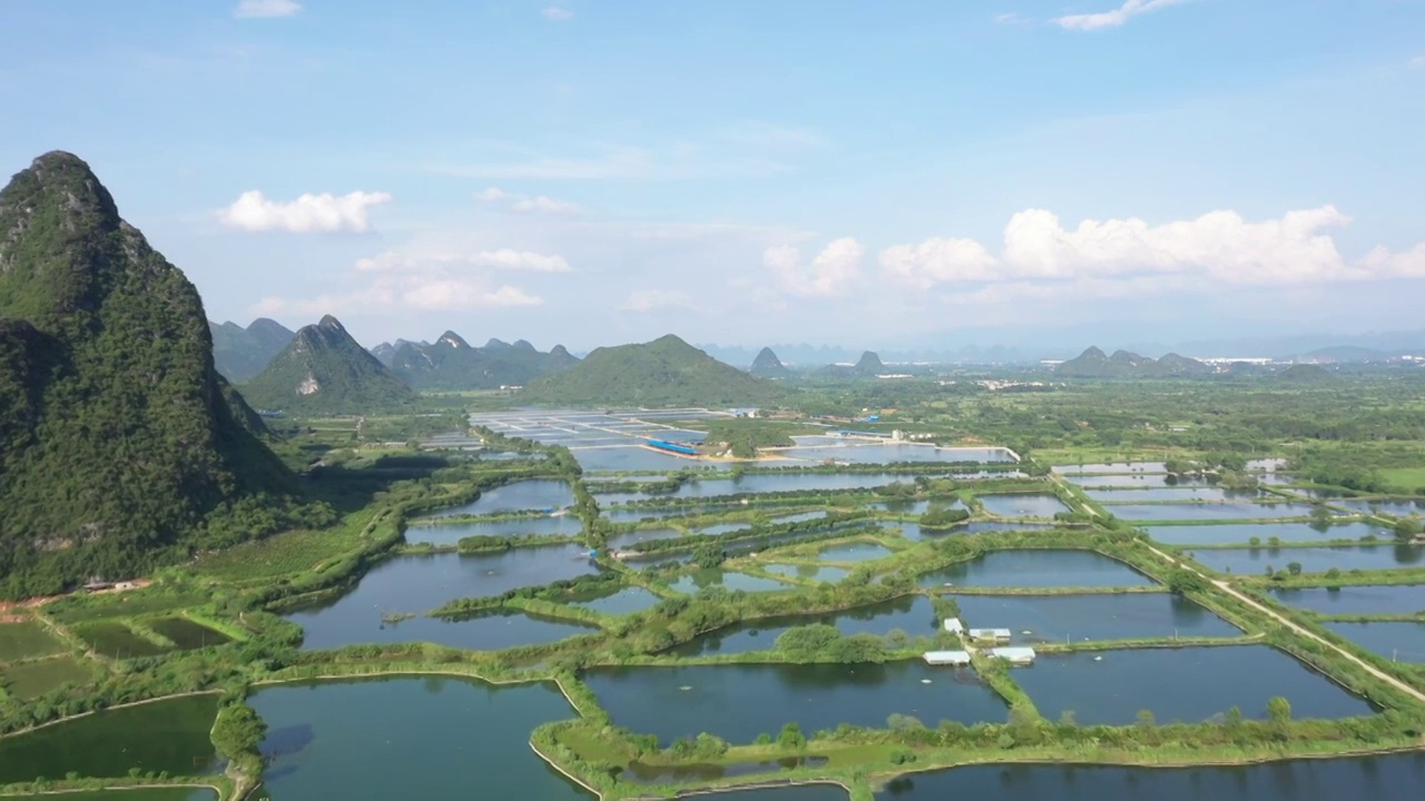 蓝天白云下桂林山间大片的鱼塘视频素材