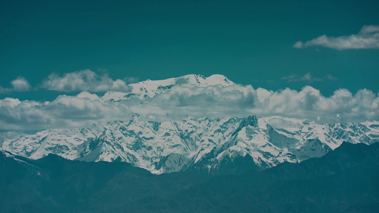 草原,帕米尔高原,湿地,慕士塔格,雪山,雪山,公格尔九别峰视频素材