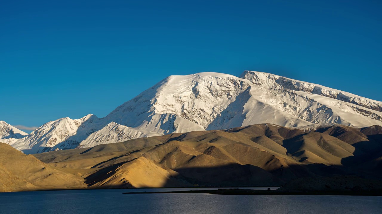 草原,帕米尔高原,湿地,慕士塔格,雪山,雪山,沼泽视频素材