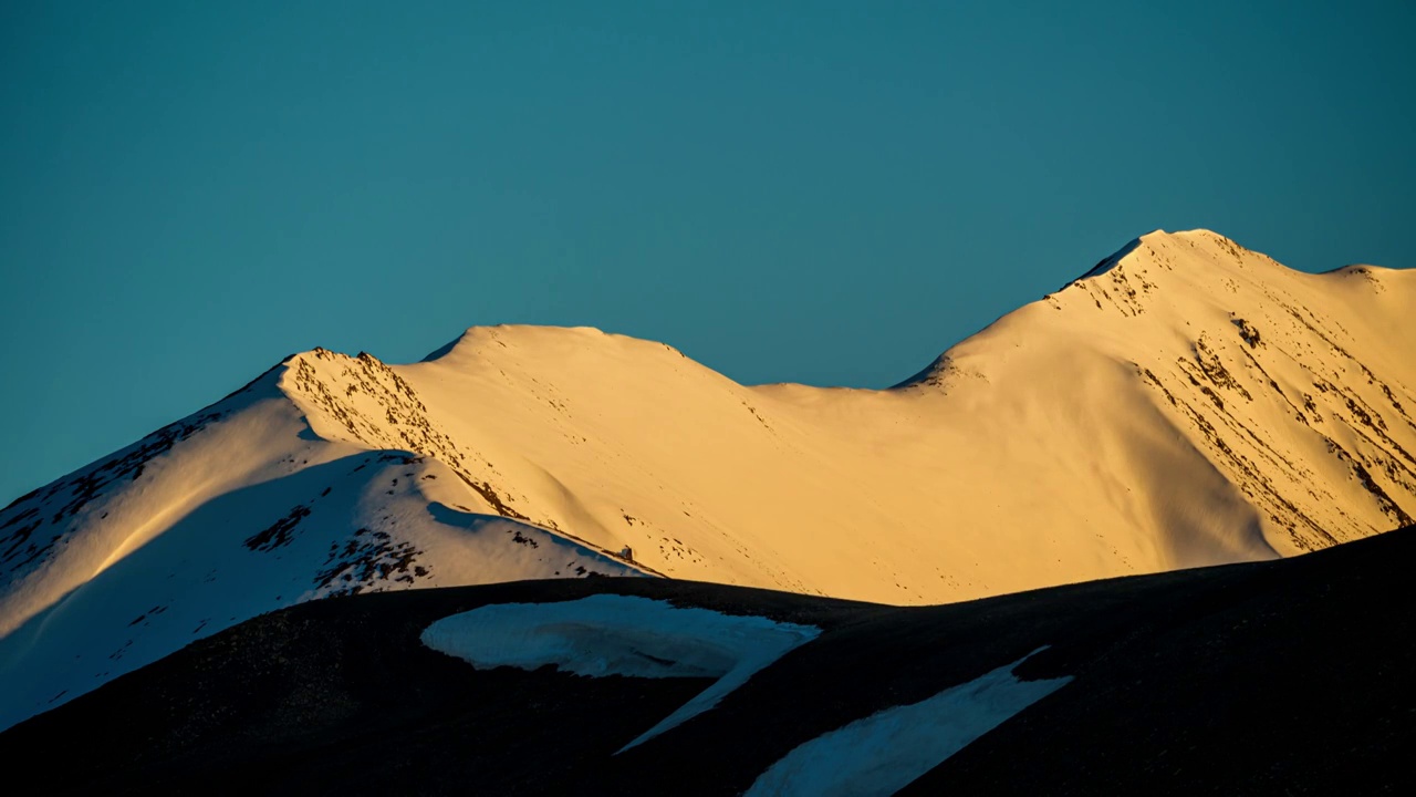 帕米尔高原的雪山,塔什库尔干,帕米尔高原,新疆维吾尔自治区视频素材