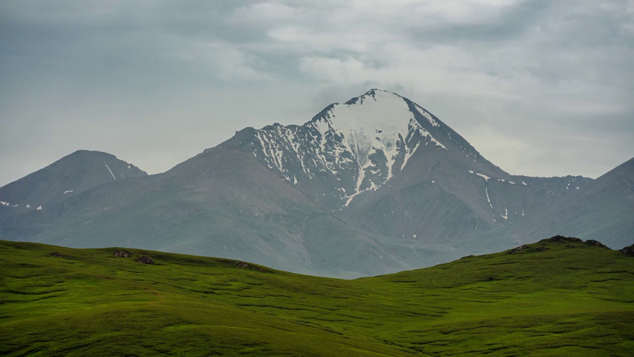 帕米尔高原的雪山,塔什库尔干,帕米尔高原,新疆维吾尔自治区视频素材