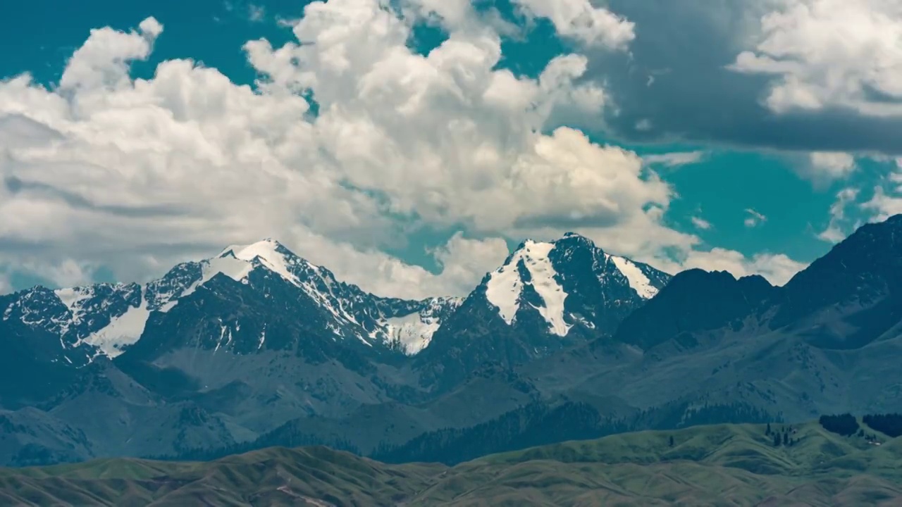 帕米尔高原的雪山,塔什库尔干,帕米尔高原,新疆维吾尔自治区视频素材