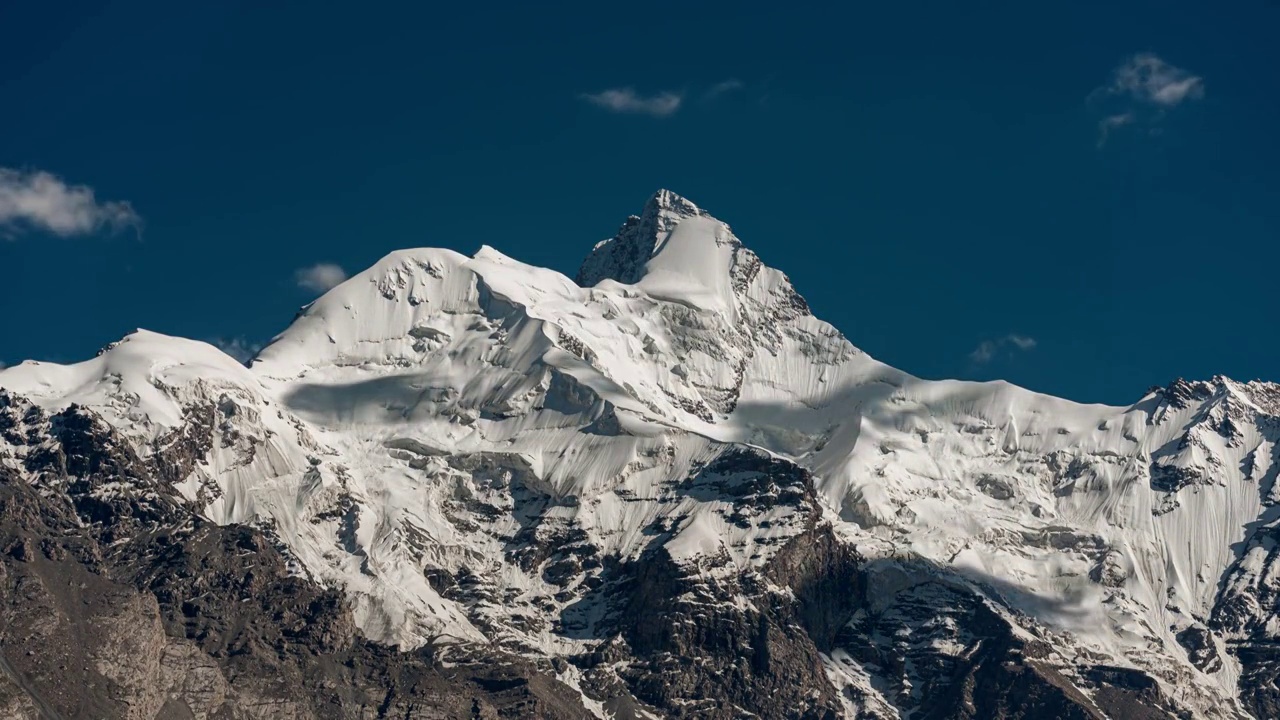 帕米尔高原的雪山,塔什库尔干,帕米尔高原,新疆维吾尔自治区视频素材