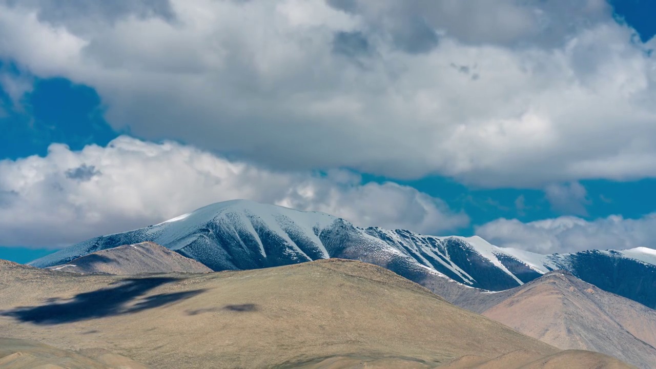 帕米尔高原的雪山,塔什库尔干,帕米尔高原,新疆维吾尔自治区视频素材