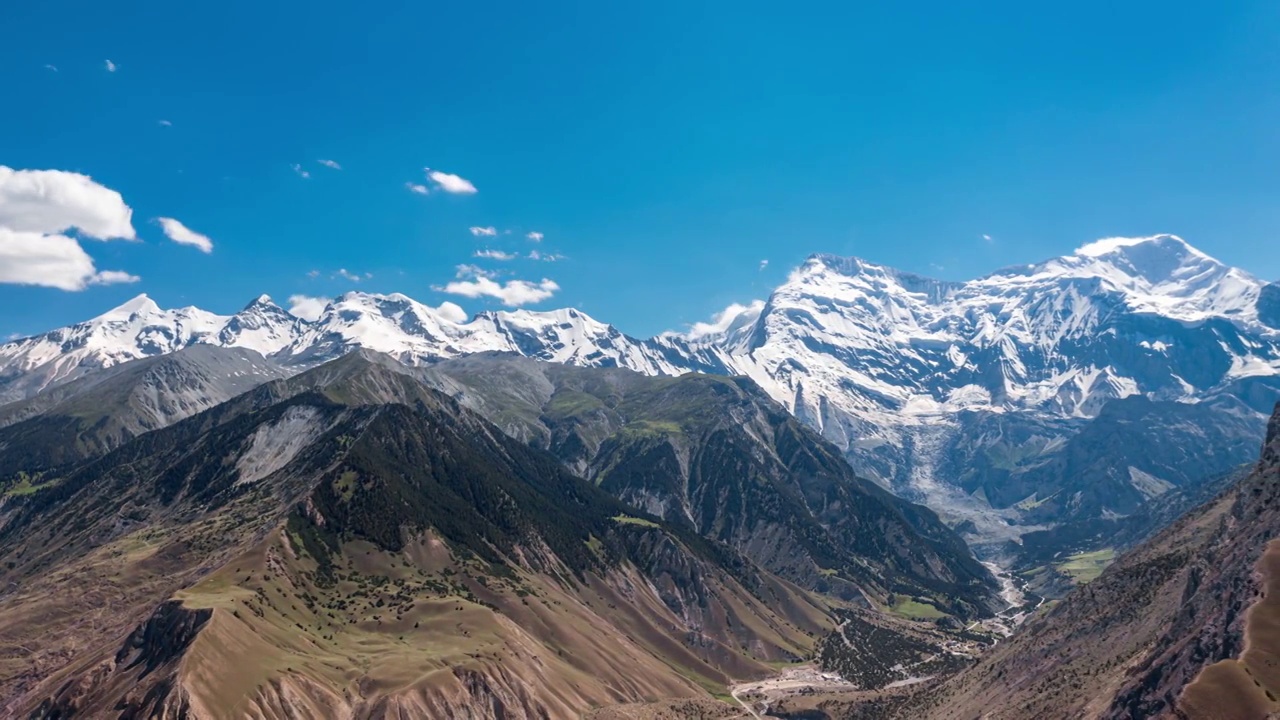 帕米尔高原的雪山,塔什库尔干,帕米尔高原,新疆维吾尔自治区视频素材