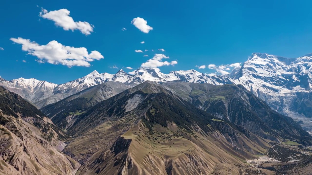 帕米尔高原的雪山,塔什库尔干,帕米尔高原,新疆维吾尔自治区视频素材