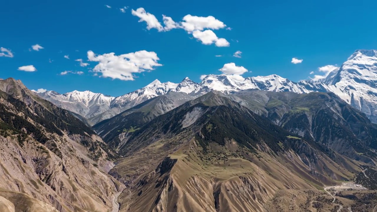 帕米尔高原的雪山,塔什库尔干,帕米尔高原,新疆维吾尔自治区视频素材