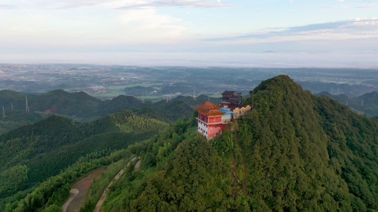 山脊上的云峰台古庙视频素材