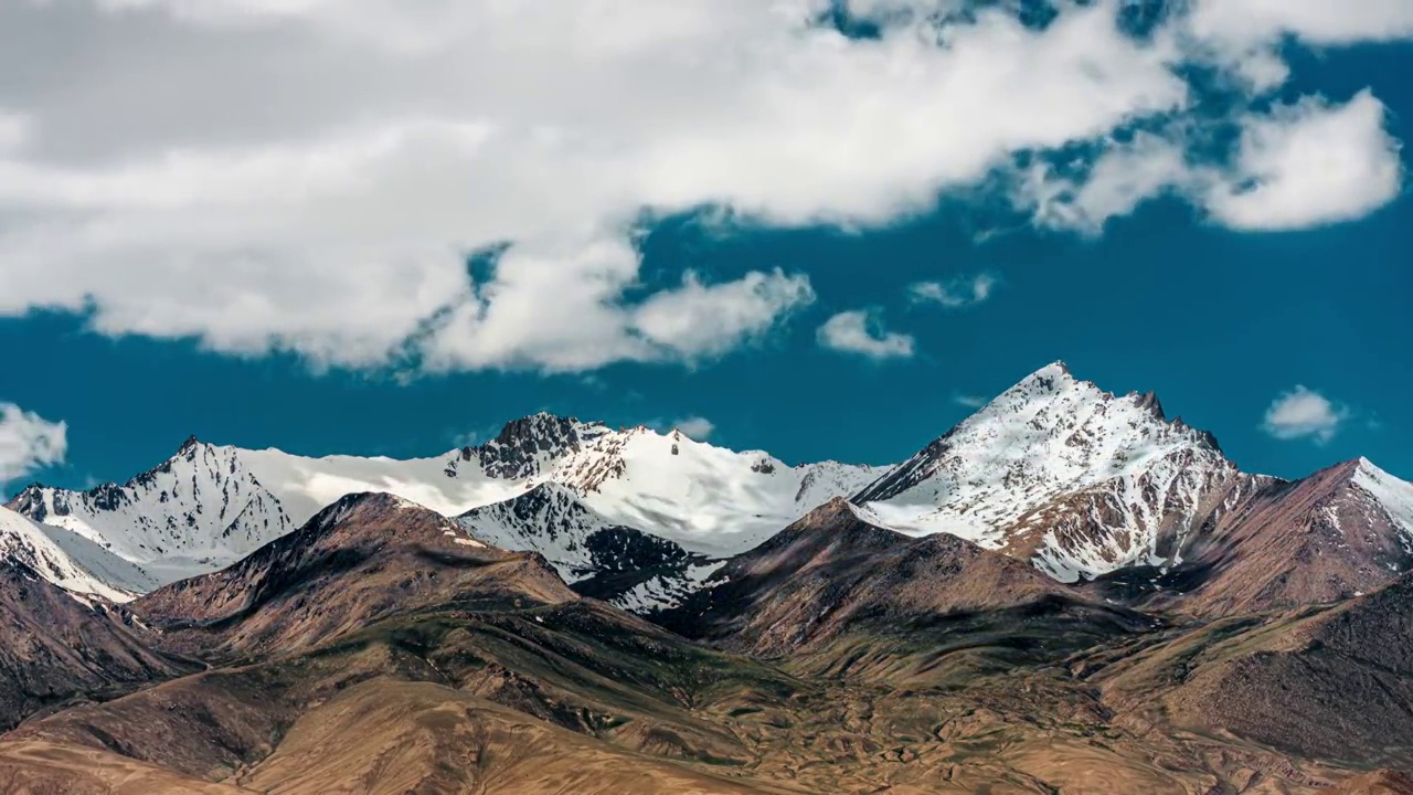 草原,帕米尔高原,湿地,慕士塔格,雪山,沼泽,公格尔九别峰视频素材